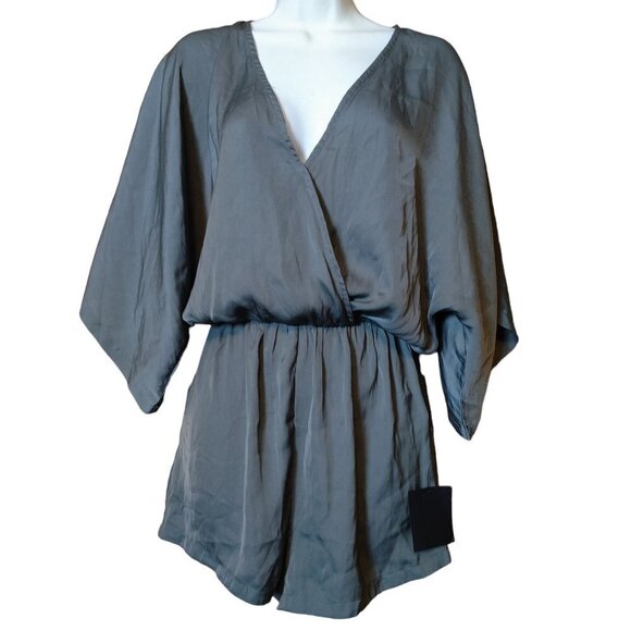 Lulus Pants - Lulus Romper Women's XS Short Sleeve Shorts Romper Elastic Waist V-Neck New